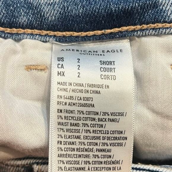 American Eagle Mom Jean size 2 Short Distressed Cropped High Rise Denim Casual - Picture 8 of 8